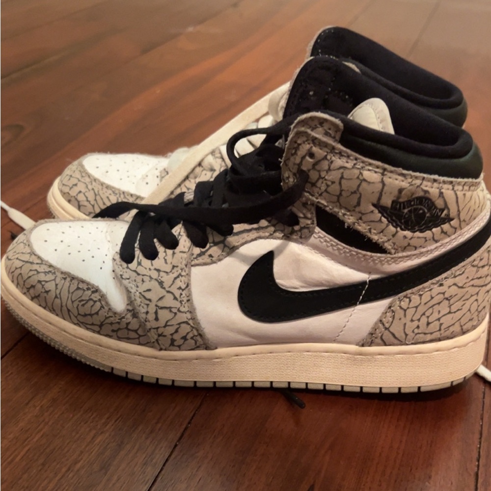 Boys Jordans sneakers